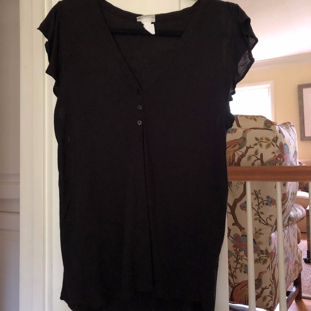 black HM shirt